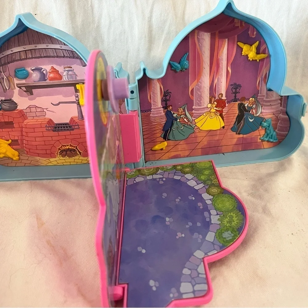 Vintage 1992 Disney's Cinderella Travel Play Set Blue Carriage Mattel